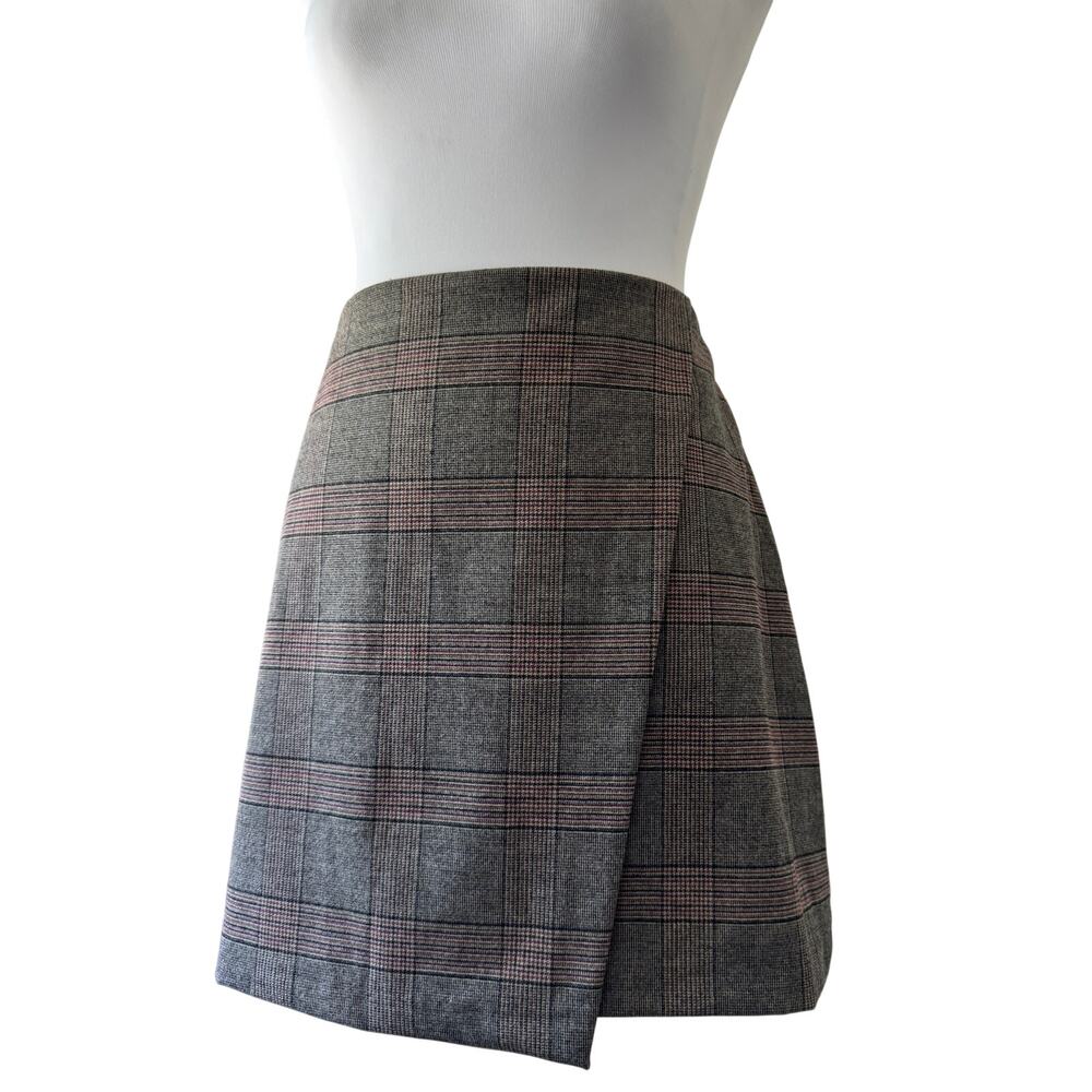 Old Navy Gray Plaid Asymmetrical Mini Skirt